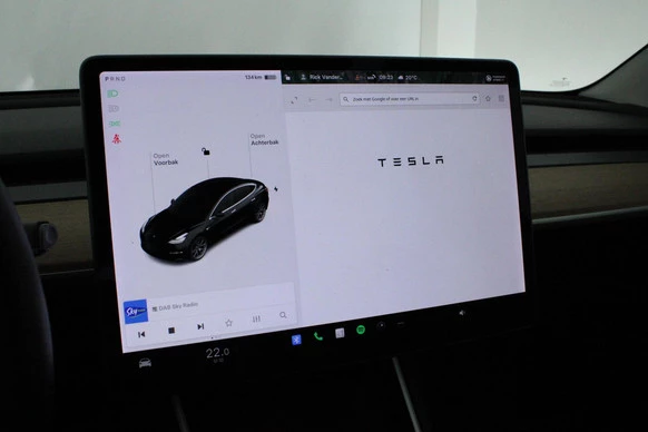 Tesla Model 3 - Afbeelding 25 van 30
