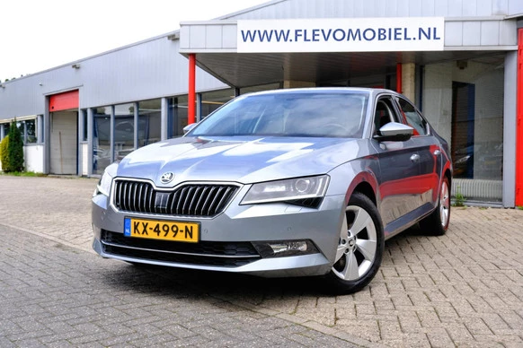 Škoda Superb - Afbeelding 1 van 30