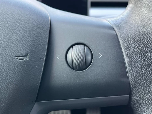Tesla Model 3 - Afbeelding 23 van 30