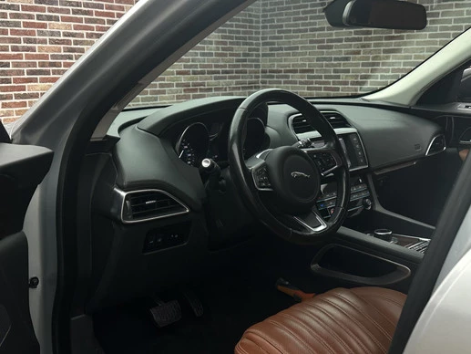 Jaguar F-PACE - Afbeelding 2 van 30