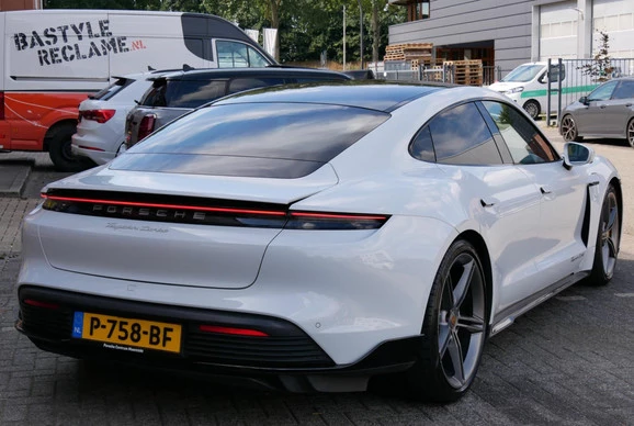 Porsche Taycan - Afbeelding 12 van 27