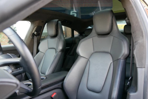 Porsche Taycan - Afbeelding 13 van 27