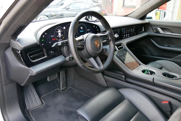 Porsche Taycan - Afbeelding 14 van 27