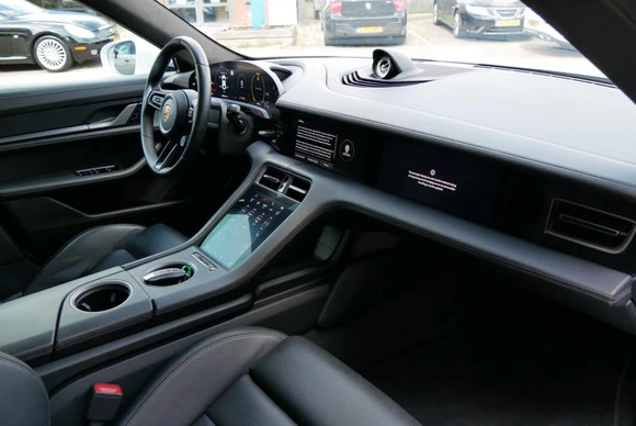 Porsche Taycan - Afbeelding 15 van 27