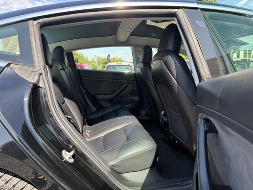 Tesla Model 3 - Afbeelding 9 van 30