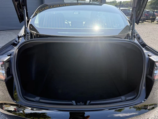 Tesla Model 3 - Afbeelding 20 van 30