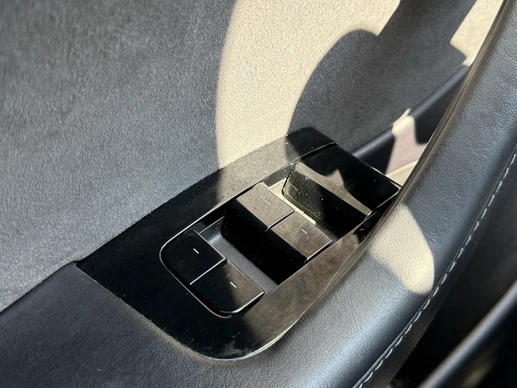 Tesla Model 3 - Afbeelding 25 van 30