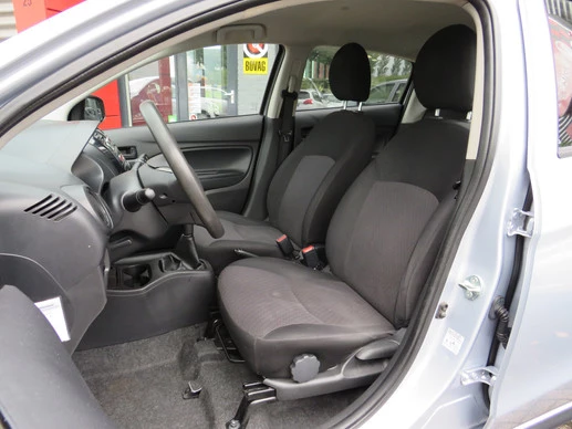 Mitsubishi Space Star - Afbeelding 17 van 30