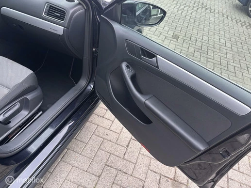 Volkswagen Jetta - Afbeelding 14 van 30