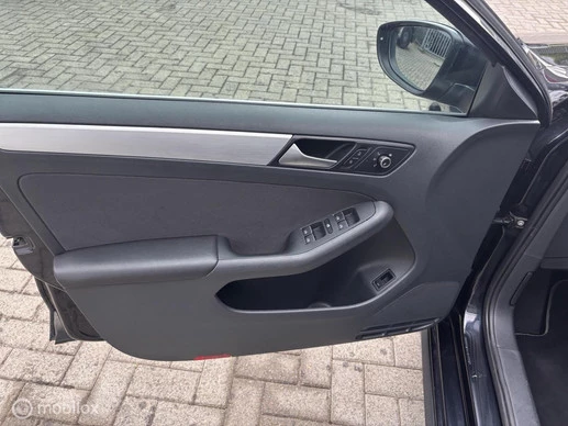 Volkswagen Jetta - Afbeelding 15 van 30