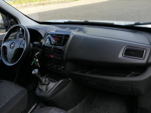 Opel Combo - Afbeelding 15 van 24