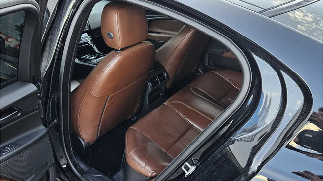 Jaguar XE - Afbeelding 11 van 21