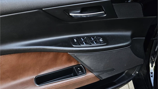 Jaguar XE - Afbeelding 13 van 21