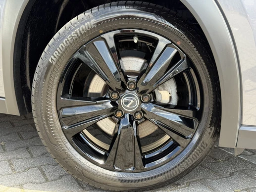 Lexus UX - Afbeelding 8 van 30
