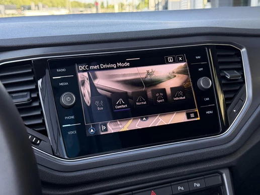 Volkswagen T-Roc - Afbeelding 25 van 30