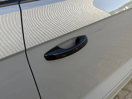 Volkswagen T-Roc - Afbeelding 28 van 30
