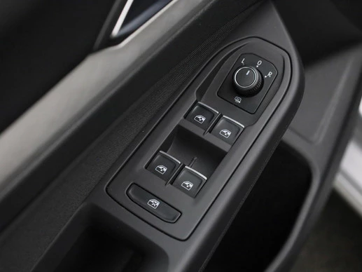 Volkswagen Golf - Afbeelding 21 van 30