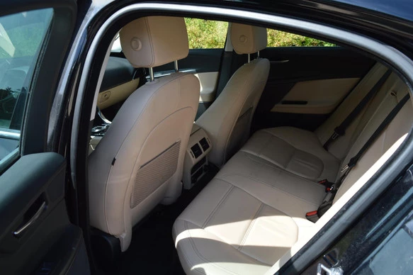 Jaguar XE - Afbeelding 10 van 20