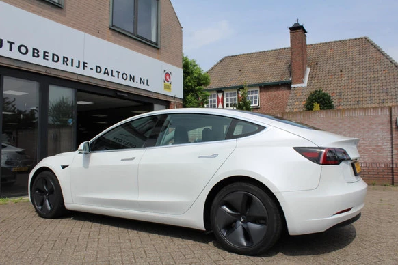 Tesla Model 3 - Afbeelding 2 van 12