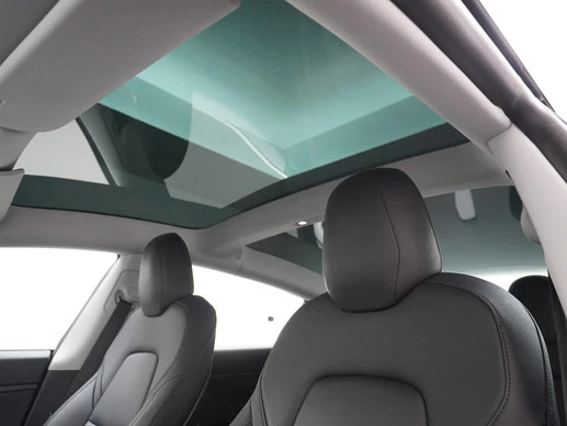 Tesla Model 3 - Afbeelding 3 van 30