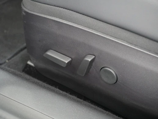 Tesla Model 3 - Afbeelding 25 van 30