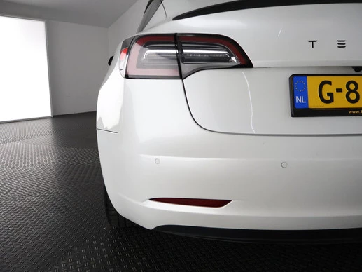 Tesla Model 3 - Afbeelding 18 van 28