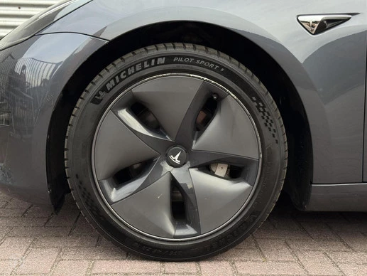Tesla Model 3 - Afbeelding 25 van 28