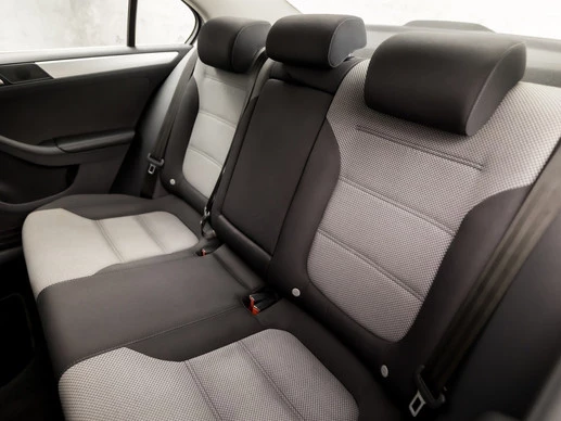 Volkswagen Jetta - Afbeelding 14 van 30
