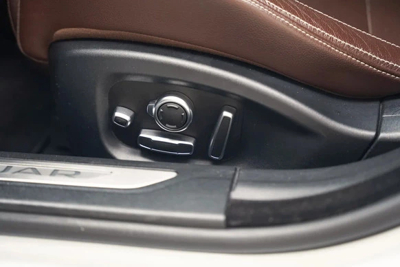 Jaguar XF - Afbeelding 15 van 30