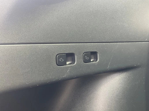 Tesla Model Y - Afbeelding 9 van 30