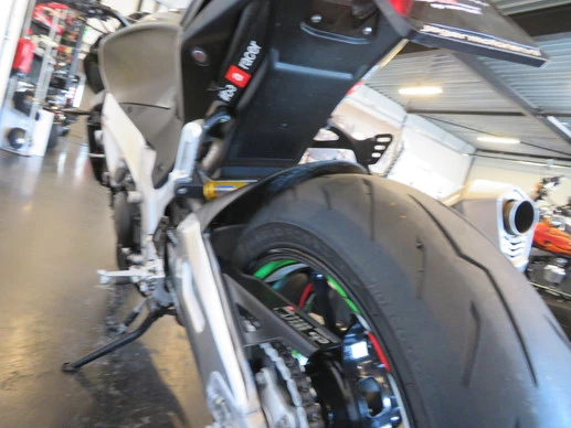 Aprilia Tuono V4 - Afbeelding 12 van 13