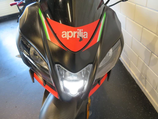 Aprilia Tuono V4 - Afbeelding 13 van 13