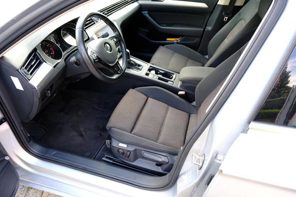 Volkswagen Passat - Afbeelding 2 van 30
