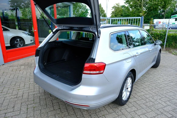 Volkswagen Passat - Afbeelding 10 van 30