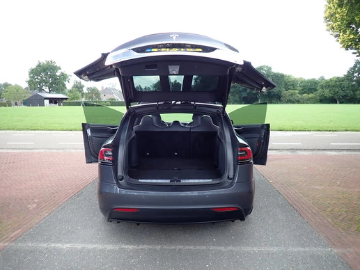 Tesla Model X - Afbeelding 17 van 23