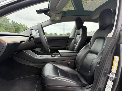 Tesla Model 3 - Afbeelding 7 van 14