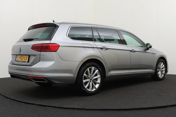 Volkswagen Passat - Afbeelding 2 van 30