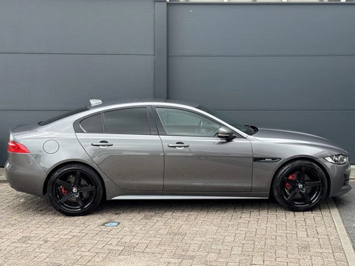 Jaguar XE - Afbeelding 2 van 30