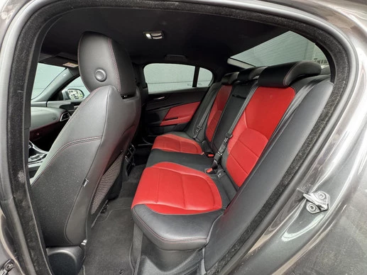 Jaguar XE - Afbeelding 17 van 30