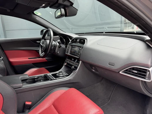 Jaguar XE - Afbeelding 23 van 30