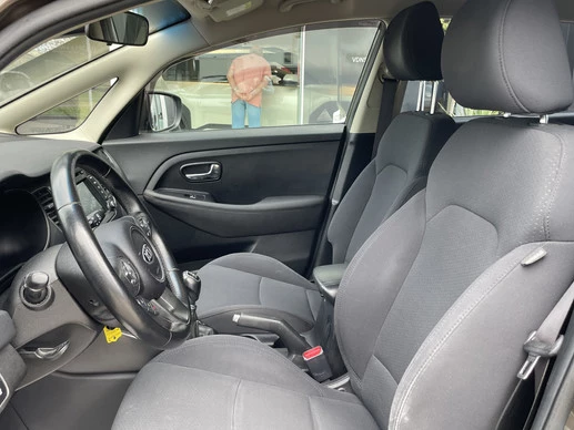 Kia Carens - Afbeelding 12 van 24