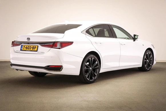 Lexus ES - Afbeelding 2 van 30