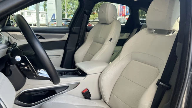 Jaguar F-PACE - Afbeelding 8 van 30
