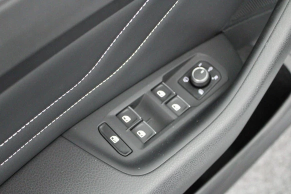 Volkswagen Passat - Afbeelding 14 van 30