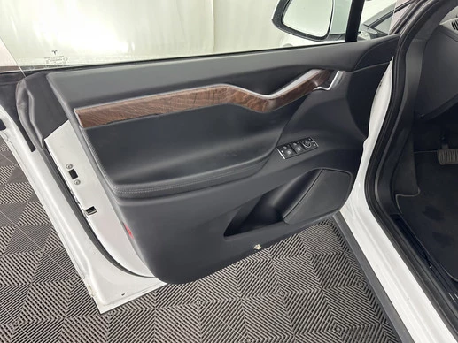 Tesla Model X - Afbeelding 27 van 30