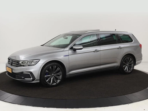 Volkswagen Passat - Afbeelding 1 van 30