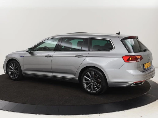 Volkswagen Passat - Afbeelding 2 van 30