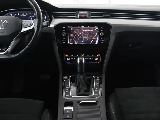 Volkswagen Passat - Afbeelding 10 van 30