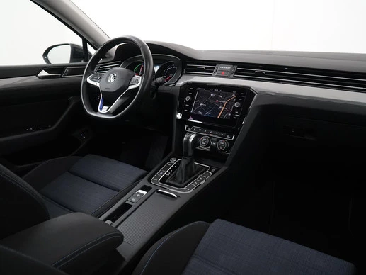 Volkswagen Passat - Afbeelding 2 van 30