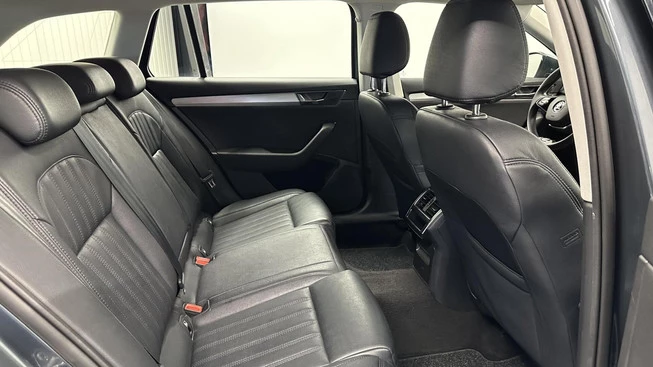 Škoda Superb - Afbeelding 14 van 30